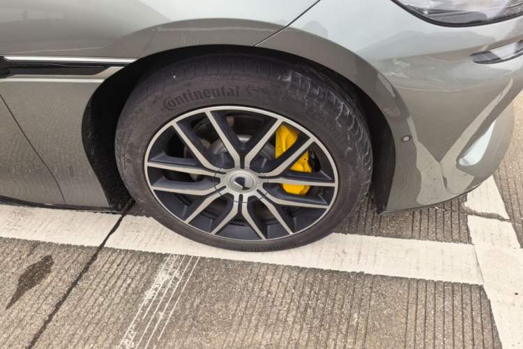 Used Denza Z9GT 2024 1100 Four-Wheel Drive Max Edition Right Front Wheel Hub