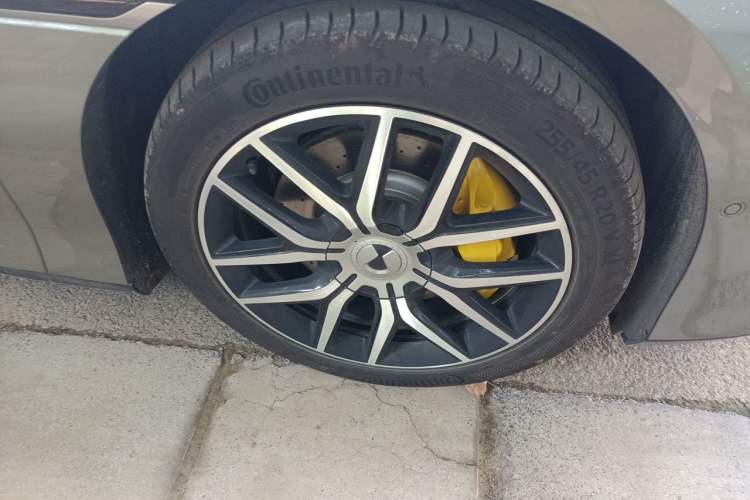 Used Denza Z9GT 2024 1100 4x4 Pro Version Right Front Wheel Hub