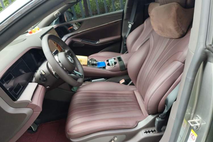 Used Denza Z9GT 2024 1100 4x4 Max First Edition Left Front Seat