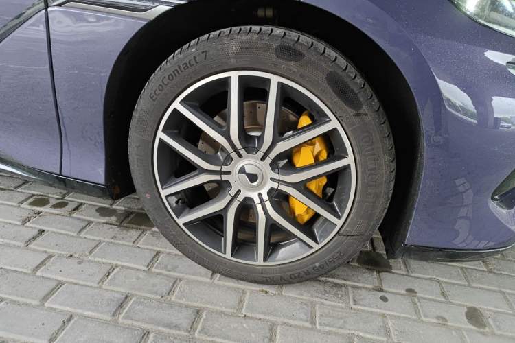 Used Denza Z9GT 2024 1100 4x4 Pro Version Right Front Wheel Hub
