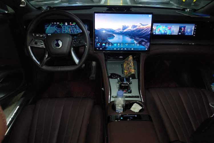 Used Denza Z9GT 2024 630 All-Wheel Drive Max Edition Center Console