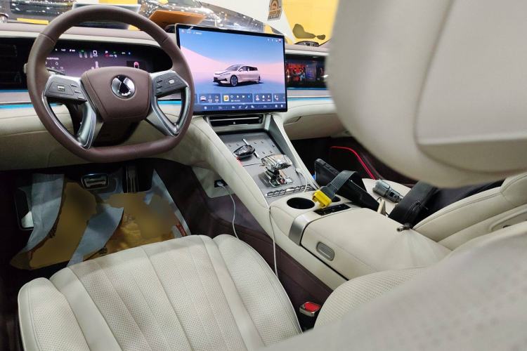 Used Denza Z9GT 2024 1100 Four-Wheel Drive Ultra Version Center Console