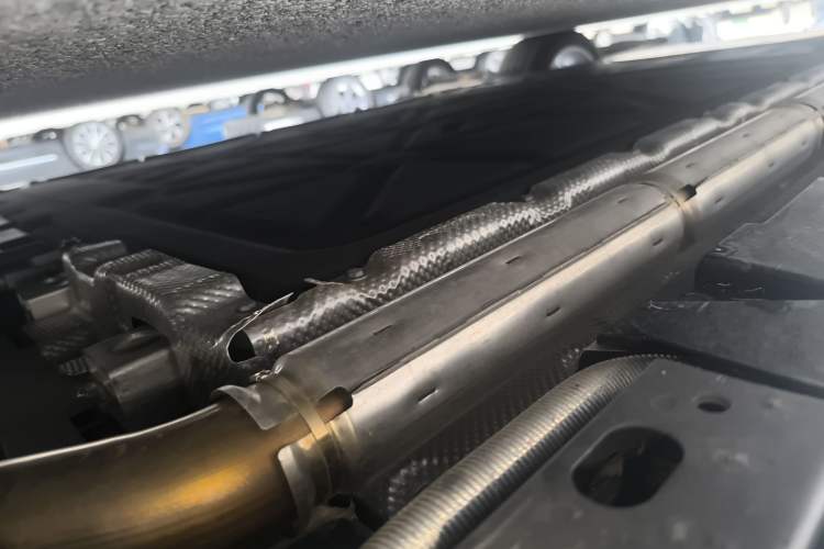 Used Denza Z9GT 2024 1100 Four-Wheel Drive Max Edition Chassis Front Right