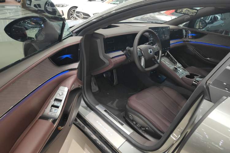 Used Denza Z9GT 2024 1100 Four-Wheel Drive Max Edition Driver Seat