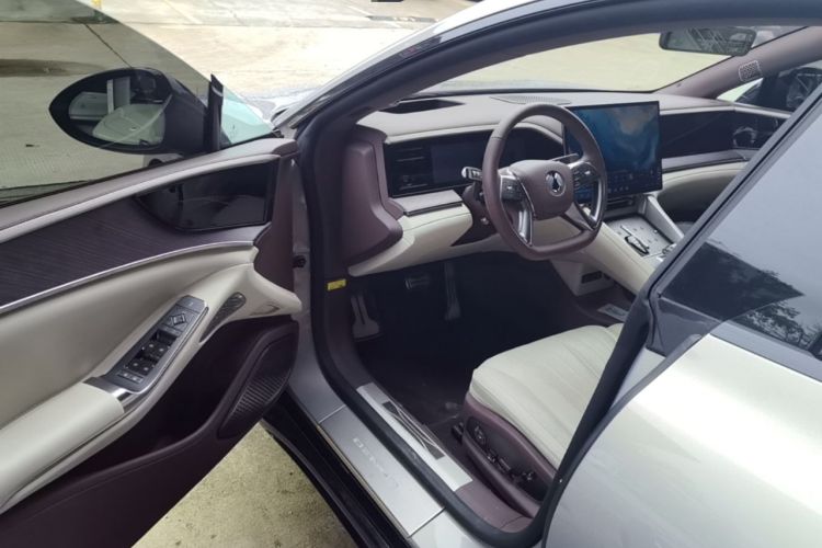 Used Denza Z9GT 2024 1100 Four-Wheel Drive Ultra Version Driver Seat