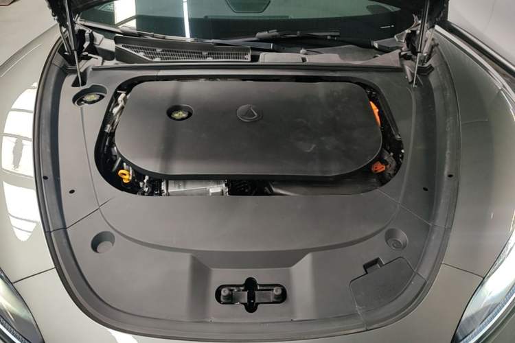 Used Denza Z9GT 2024 1100 4x4 Pro Version Engine Bay