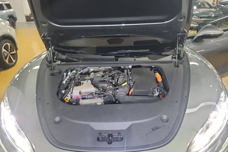 Used Denza Z9GT 2024 1100 Four-Wheel Drive Ultra Version Engine Bay