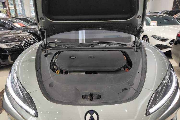 Used Denza Z9GT 2024 1100 Four-Wheel Drive Max Edition Engine Bay