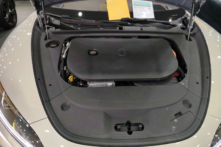 Used Denza Z9GT 2024 1100 Four-Wheel Drive Ultra Version Engine Bay
