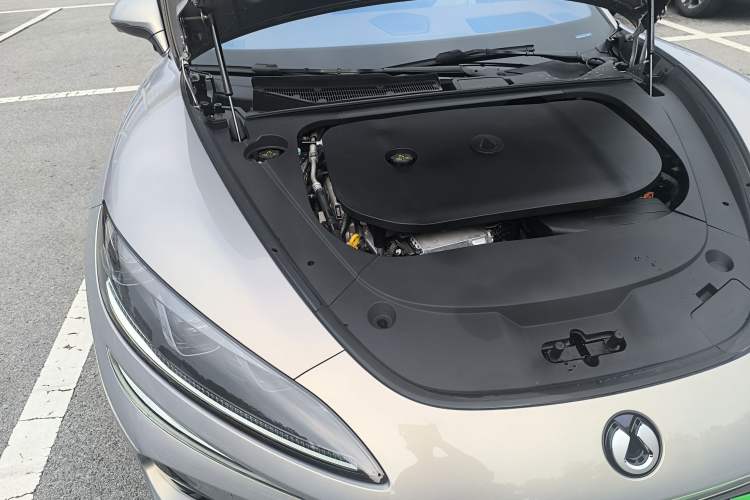 Used Denza Z9GT 2024 1100 Four-Wheel Drive Max Edition Engine Bay Right