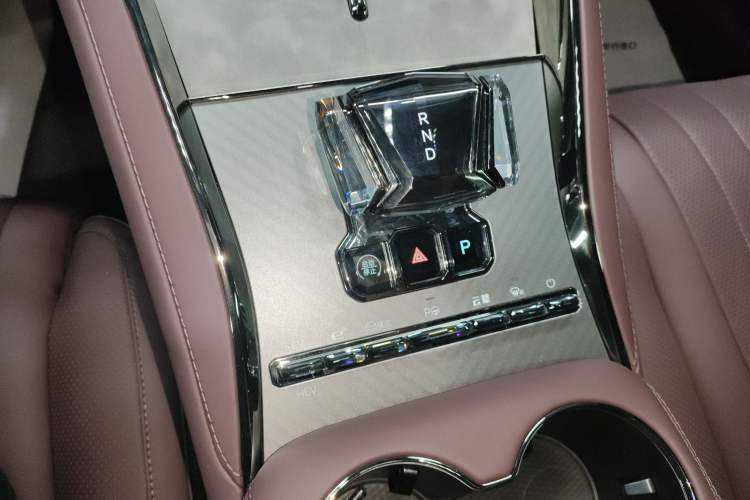 Used Denza Z9GT 2024 1100 Four-Wheel Drive Max Edition Gear Lever