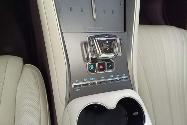 Used Denza Z9GT 2024 1100 Four-Wheel Drive Max Edition Gear Lever