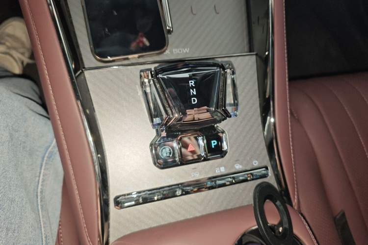 Used Denza Z9GT 2024 630 All-Wheel Drive Max Edition Gear Lever