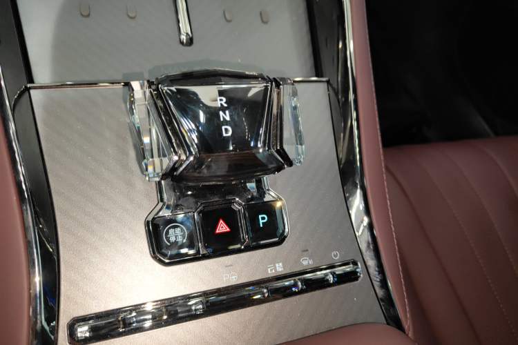 Used Denza Z9GT 2024 1100 Four-Wheel Drive Max Edition Gear Lever
