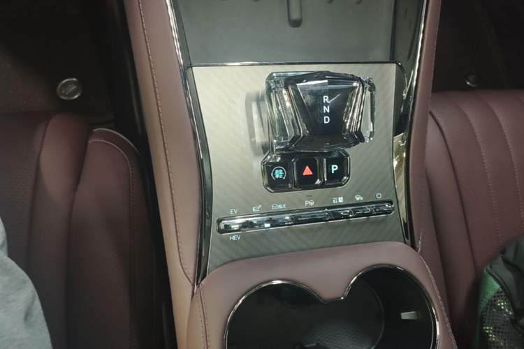 Used Denza Z9GT 2024 1100 Four-Wheel Drive Max Edition Gear Lever