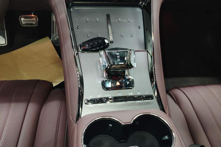 Used Denza Z9GT 2024 1100 Four-Wheel Drive Max Edition Gear Lever