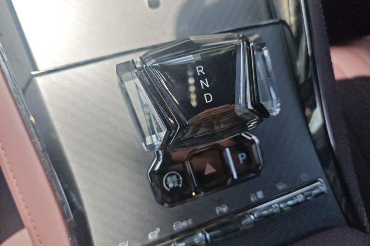 Used Denza Z9GT 2024 1100 4x4 Pro Version Gear Lever
