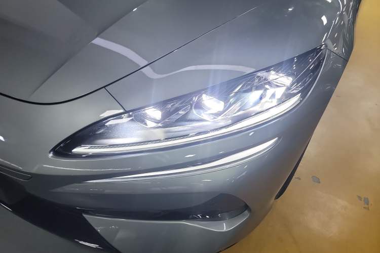 Used Denza Z9GT 2024 1100 Four-Wheel Drive Ultra Version Left Front Headlight