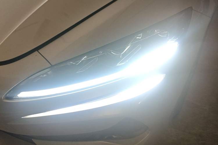 Used Denza Z9GT 2024 1100 Four-Wheel Drive Ultra Version Left Front Headlight