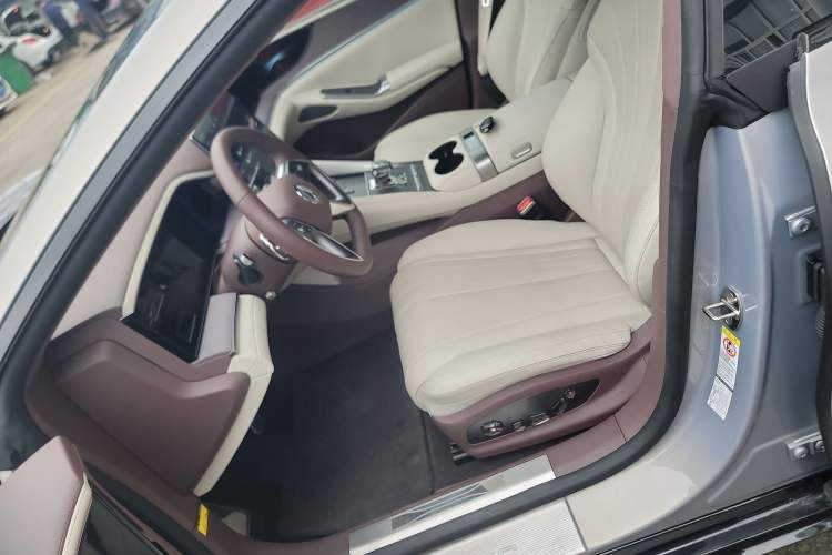 Used Denza Z9GT 2024 630 All-Wheel Drive Max Edition Left Front Seat