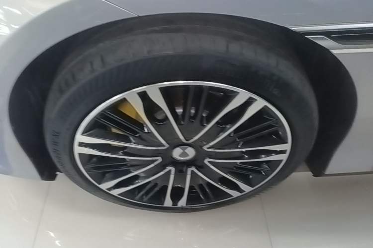 Used Denza Z9GT 2024 1100 4x4 Ultra First Edition Left Front Wheel Hub