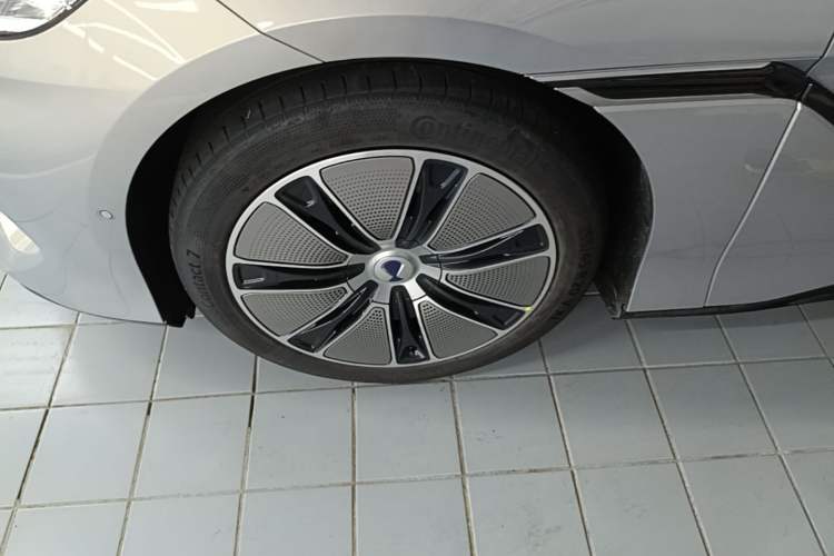 Used Denza Z9GT 2024 1100 Four-Wheel Drive Max Edition Left Front Wheel Hub