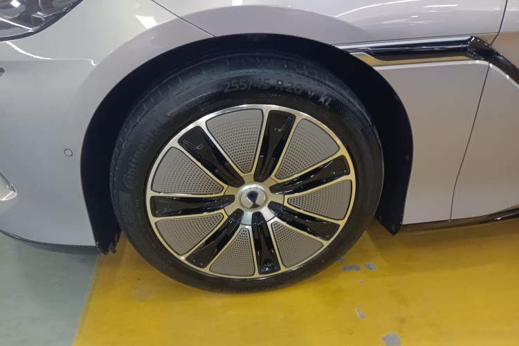 Used Denza Z9GT 2024 1100 Four-Wheel Drive Max Edition Left Front Wheel Hub