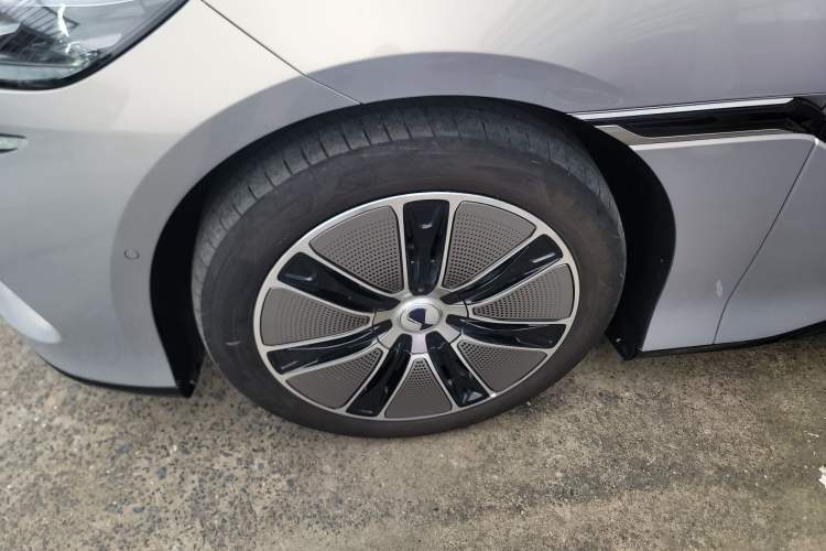 Used Denza Z9GT 2024 630 All-Wheel Drive Max Edition Left Front Wheel Hub