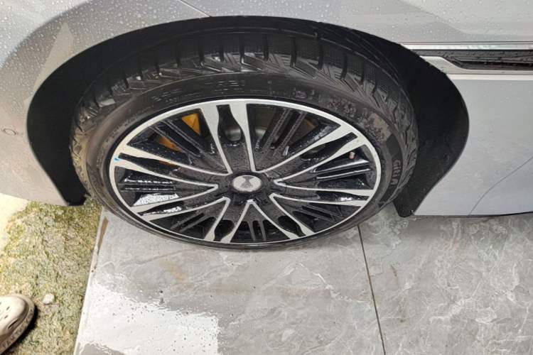Used Denza Z9GT 2024 1100 Four-Wheel Drive Ultra Version Left Front Wheel Hub