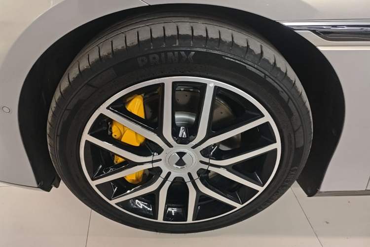 Used Denza Z9GT 2024 1100 Four-Wheel Drive Max Edition Left Front Wheel Hub