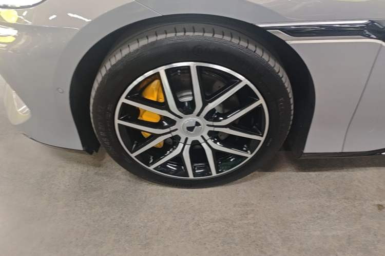 Used Denza Z9GT 2024 1100 Four-Wheel Drive Max Edition Left Front Wheel Hub