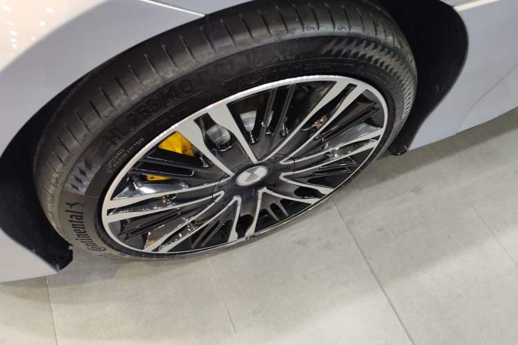 Used Denza Z9GT 2024 1100 Four-Wheel Drive Ultra Version Left Front Wheel Hub