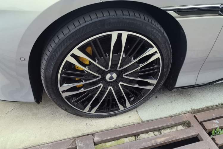 Used Denza Z9GT 2024 1100 Four-Wheel Drive Ultra Version Left Front Wheel Hub