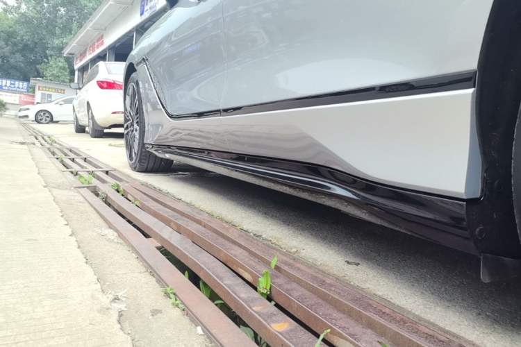 Used Denza Z9GT 2024 1100 Four-Wheel Drive Ultra Version Left Side Sill