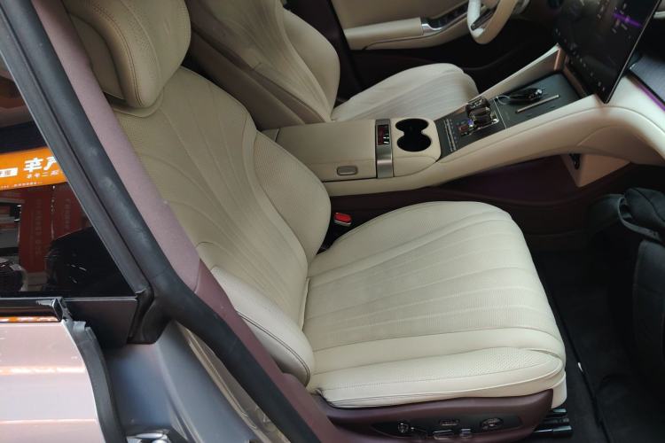Used Denza Z9GT 2024 630 All-Wheel Drive Pro Version Right Front Seat