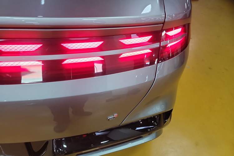 Used Denza Z9GT 2024 1100 Four-Wheel Drive Ultra Version Right Rear Taillight