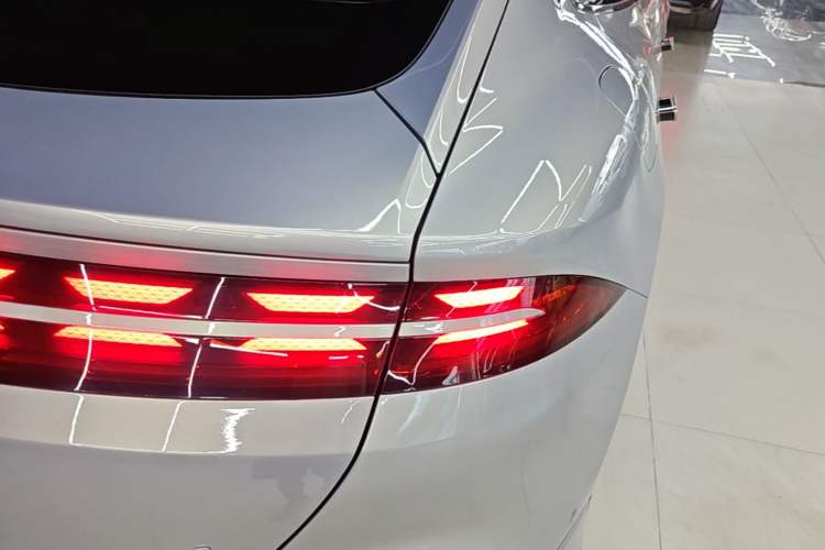 Used Denza Z9GT 2024 1100 Four-Wheel Drive Max Edition Right Rear Taillight