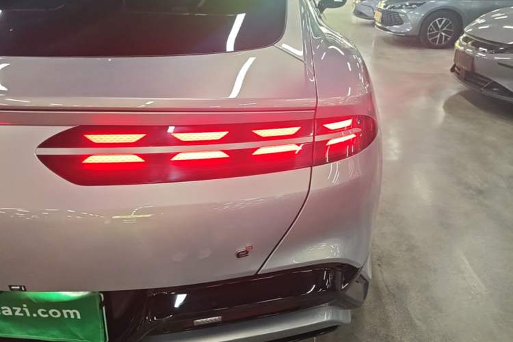 Used Denza Z9GT 2024 1100 Four-Wheel Drive Max Edition Right Rear Taillight