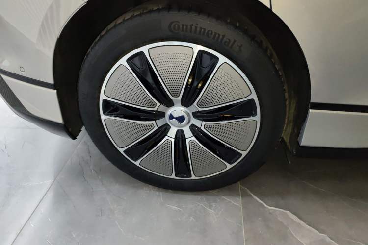 Used Denza Z9GT 2024 1100 Four-Wheel Drive Ultra Version Right Rear Wheel Hub