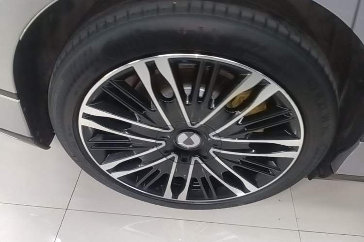 Used Denza Z9GT 2024 1100 4x4 Ultra First Edition Right Rear Wheel Hub