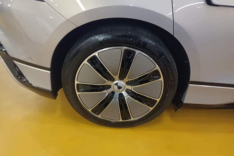 Used Denza Z9GT 2024 1100 Four-Wheel Drive Max Edition Right Rear Wheel Hub