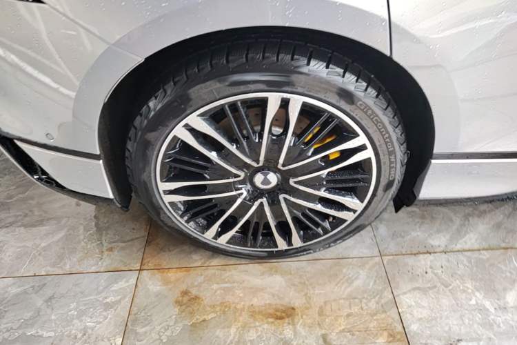 Used Denza Z9GT 2024 1100 Four-Wheel Drive Ultra Version Right Rear Wheel Hub
