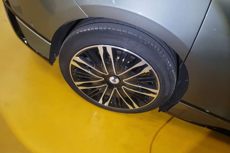 Used Denza Z9GT 2024 1100 Four-Wheel Drive Ultra Version Right Rear Wheel Hub