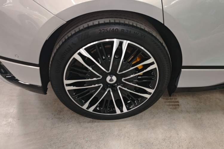 Used Denza Z9GT 2024 1100 Four-Wheel Drive Ultra Version Right Rear Wheel Hub