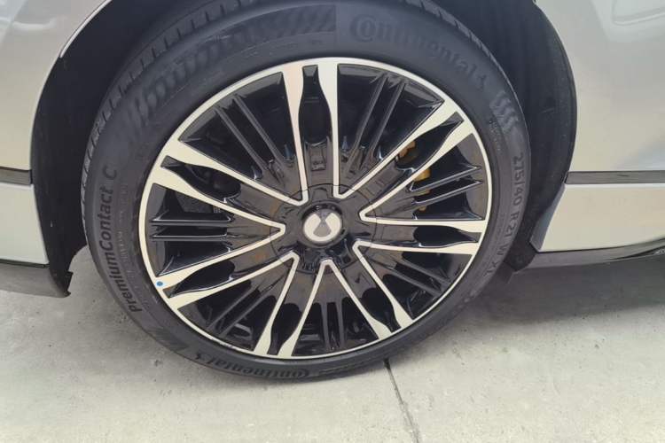 Used Denza Z9GT 2024 1100 Four-Wheel Drive Ultra Version Right Rear Wheel Hub