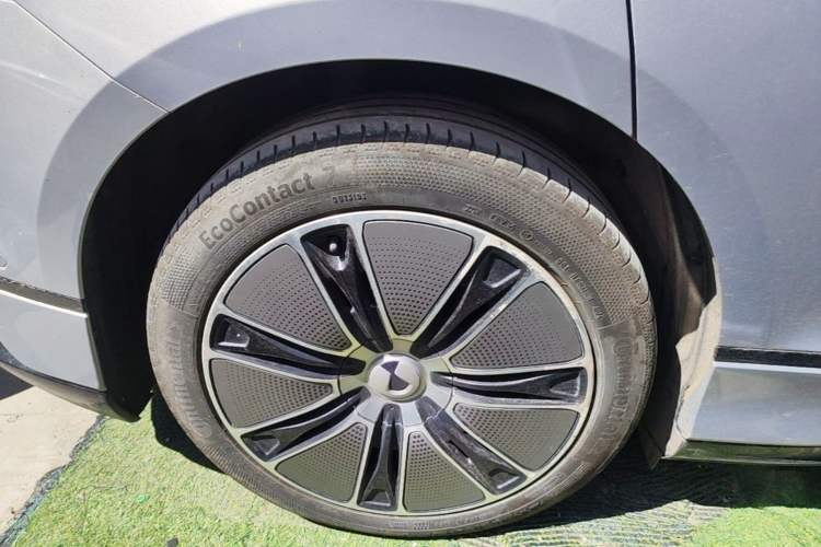 Used Denza Z9GT 2024 1100 Four-Wheel Drive Max Edition Right Rear Wheel Hub