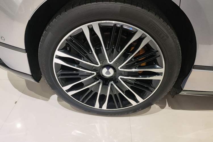 Used Denza Z9GT 2024 1100 Four-Wheel Drive Ultra Version Right Rear Wheel Hub