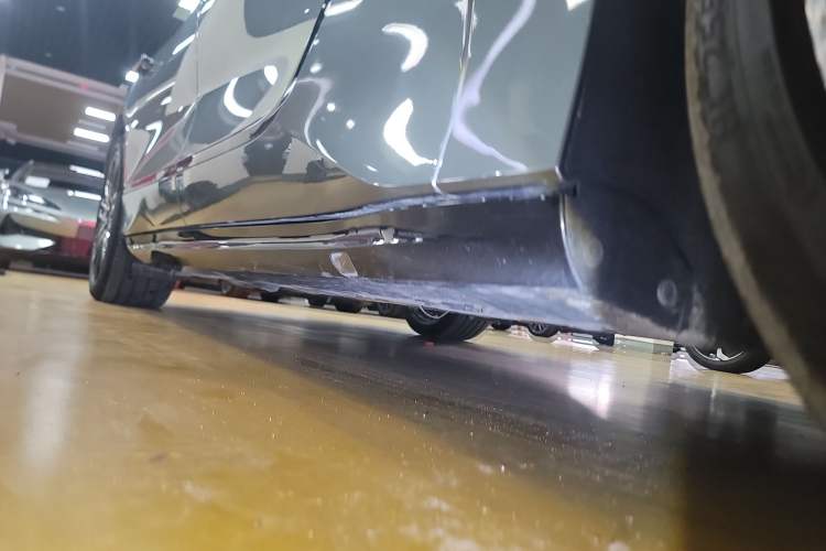 Used Denza Z9GT 2024 1100 Four-Wheel Drive Ultra Version Right Side Sill