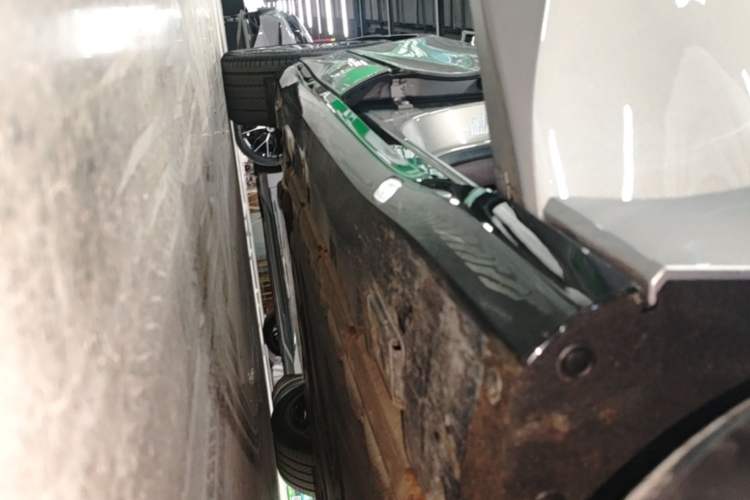 Used Denza Z9GT 2024 1100 Four-Wheel Drive Ultra Version Right Side Sill