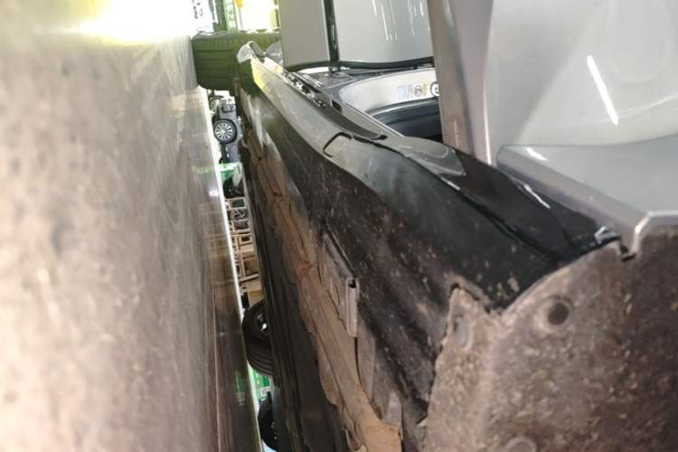 Used Denza Z9GT 2024 1100 Four-Wheel Drive Max Edition Right Side Sill